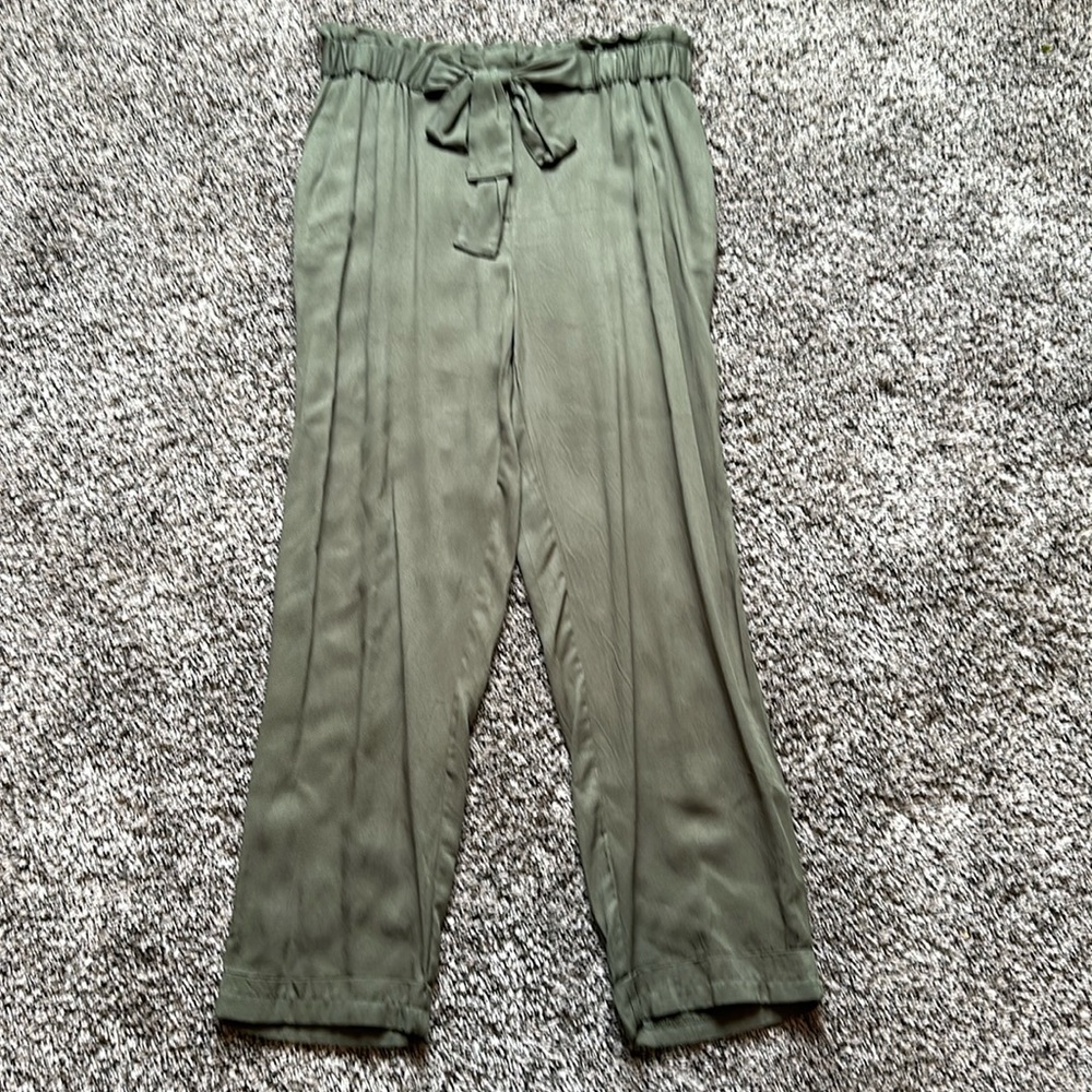 Women's Cropped Paper Bag Waist Pants with Pockets